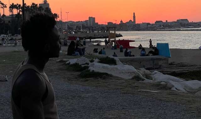 Il viaggio del 16enne MB: dalla Nigeria alla Puglia tra rapinatori, scafisti, razzismo e corruzione